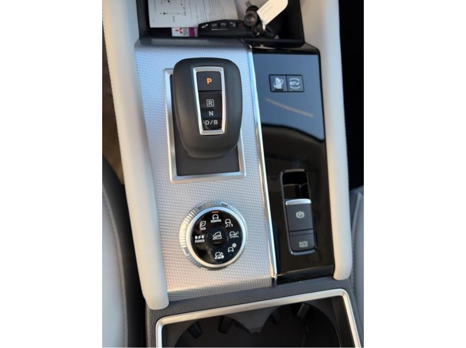 2025 Mitsubishi Outlander PHEV SEL