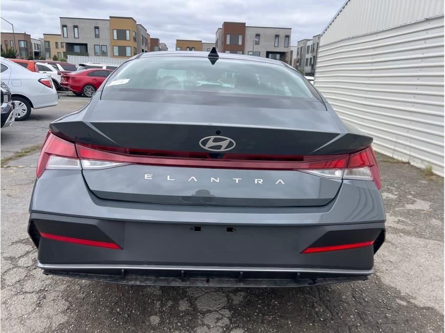 2026 Hyundai Elantra SE Sedan 4D