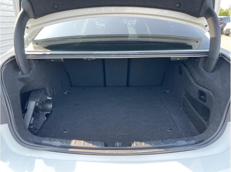 2018 BMW 3 Series 330e iPerformance Sedan 4D