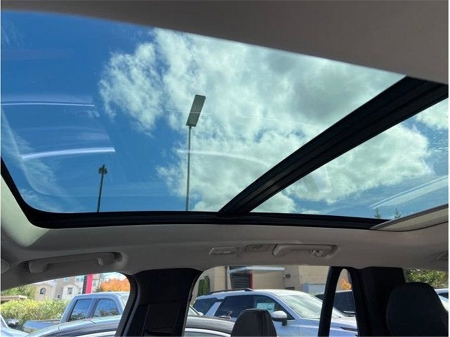 2023 Volvo XC90 B6 Plus Bright Theme Sport Utility 4D