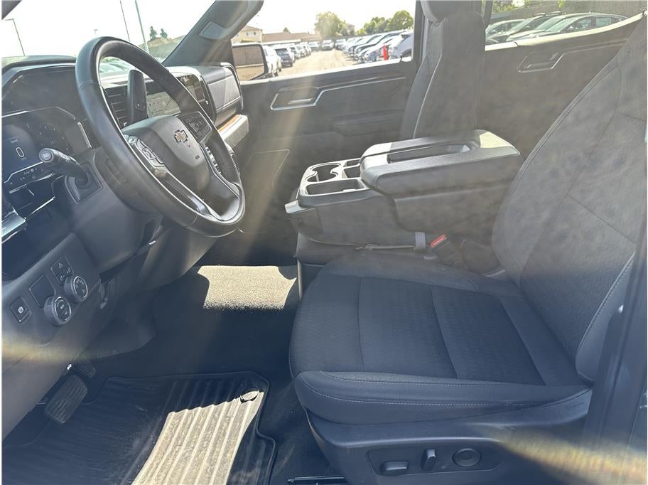 2025 Chevrolet Silverado 1500 Crew Cab LT Pickup 4D 5 3/4 ft