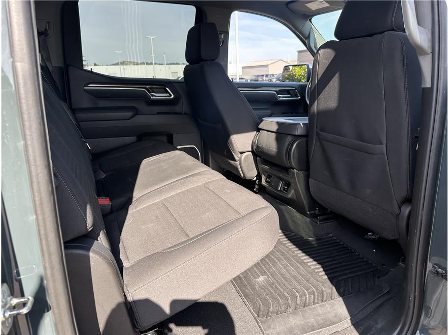 2025 Chevrolet Silverado 1500 Crew Cab LT Pickup 4D 5 3/4 ft