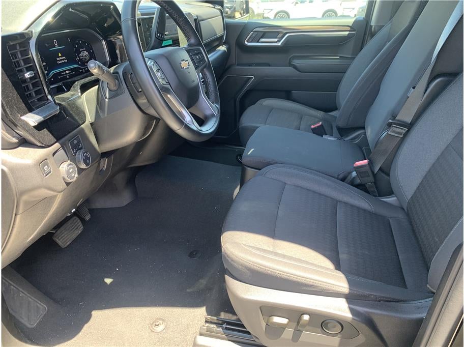 2025 Chevrolet Silverado 1500 Crew Cab LT Pickup 4D 5 3/4 ft