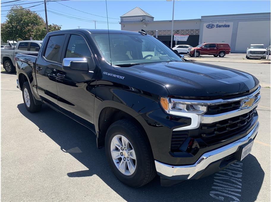2025 Chevrolet Silverado 1500 Crew Cab LT Pickup 4D 5 3/4 ft