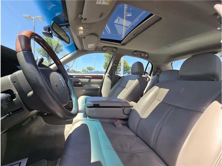 2007 Lincoln Town Car Signature Limited Sedan 4D