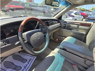 2007 Lincoln Town Car Signature Limited Sedan 4D