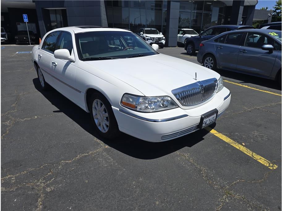 2007 Lincoln Town Car Signature Limited Sedan 4D