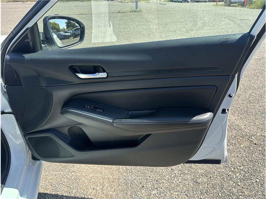 2025 Nissan Altima 2.5 SV Sedan 4D