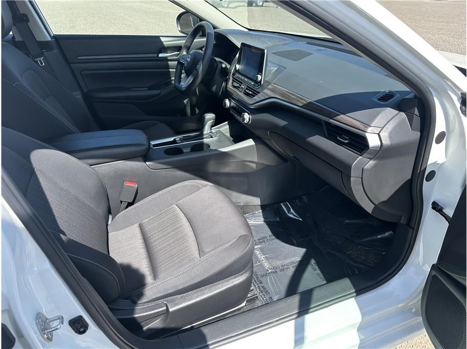 2025 Nissan Altima 2.5 SV Sedan 4D