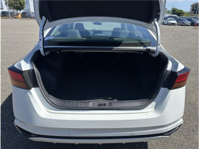 2025 Nissan Altima 2.5 SV Sedan 4D