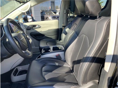 2024 Chrysler Pacifica Touring L Van 4D