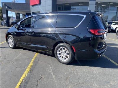 2024 Chrysler Pacifica Touring L Van 4D