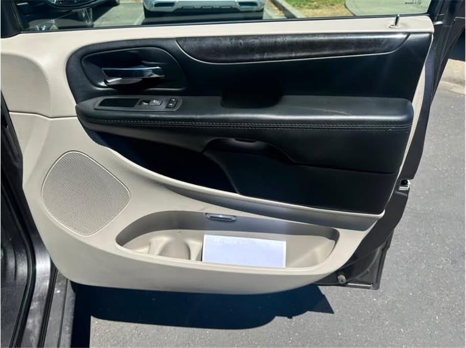 2017 Dodge Grand Caravan Passenger SE Minivan 4D