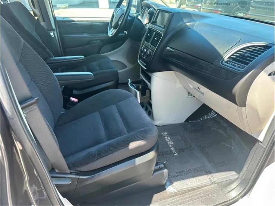 2017 Dodge Grand Caravan Passenger SE Minivan 4D