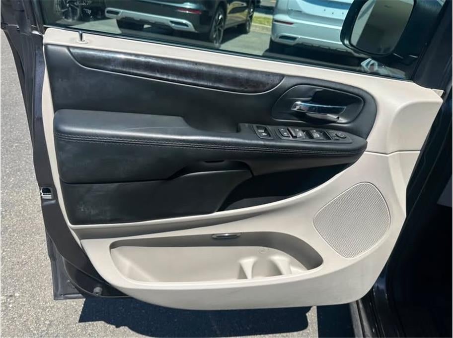 2017 Dodge Grand Caravan Passenger SE Minivan 4D