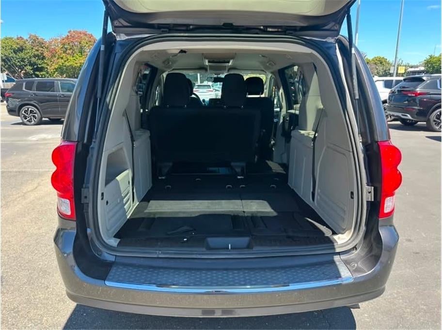 2017 Dodge Grand Caravan Passenger SE Minivan 4D