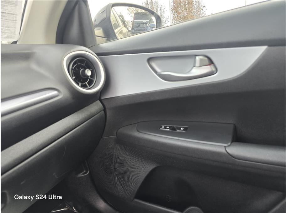 2023 Kia Forte LXS Sedan 4D