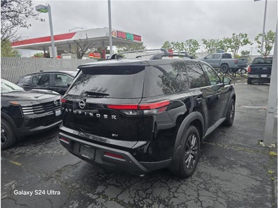2022 Nissan Pathfinder SV Sport Utility 4D