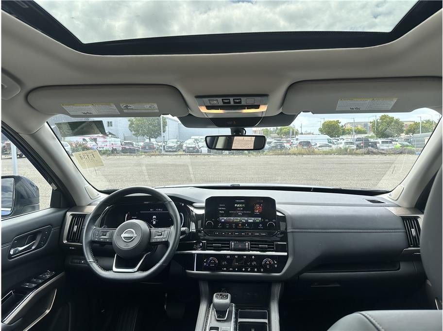 2025 Nissan Pathfinder Platinum Sport Utility 4D