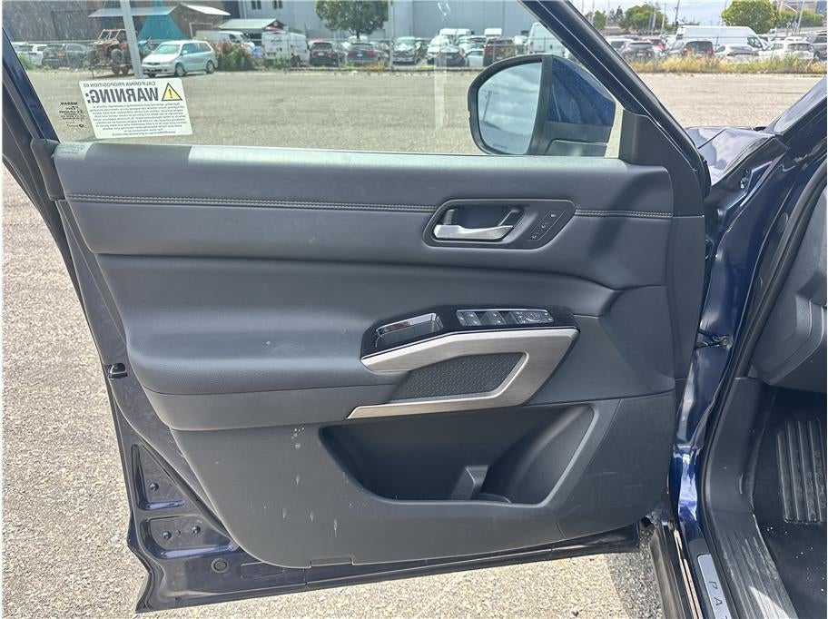 2025 Nissan Pathfinder Platinum Sport Utility 4D