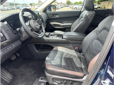 2025 Nissan Pathfinder Platinum Sport Utility 4D