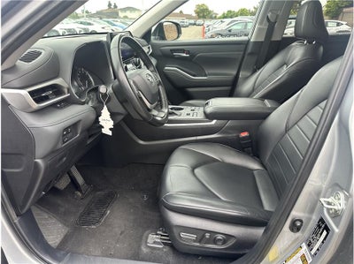 2023 Toyota Highlander XLE Sport Utility 4D