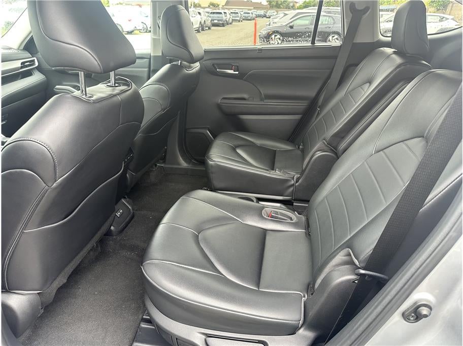 2023 Toyota Highlander XLE Sport Utility 4D