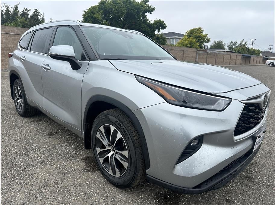 2023 Toyota Highlander XLE Sport Utility 4D