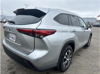 2023 Toyota Highlander XLE Sport Utility 4D