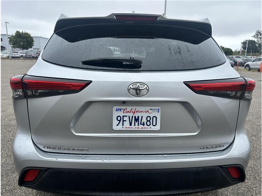 2023 Toyota Highlander XLE Sport Utility 4D