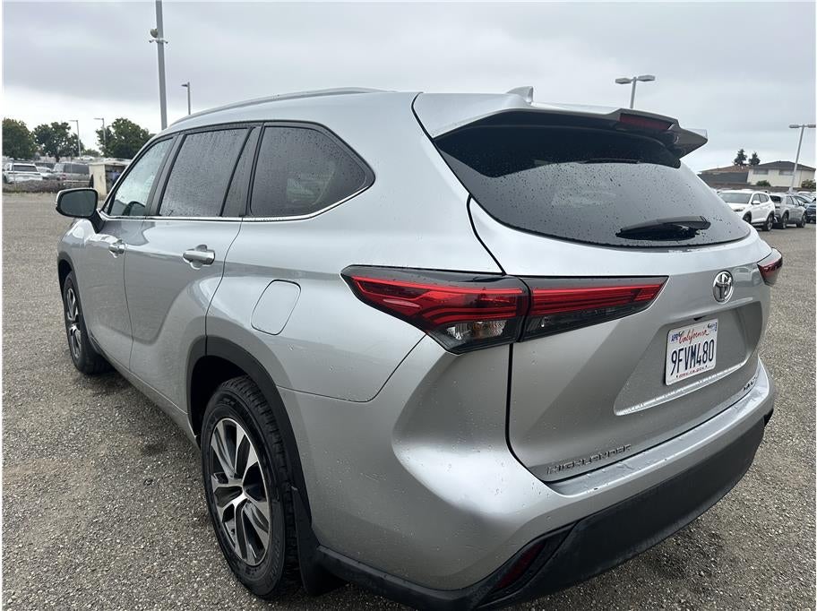 2023 Toyota Highlander XLE Sport Utility 4D