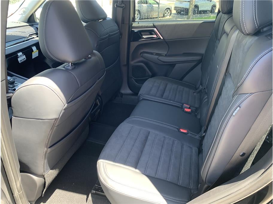 2025 Mitsubishi Outlander PHEV SE Sport Utility 4D