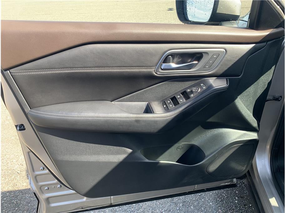 2023 Nissan Rogue Platinum (2023.5) Sport Utility 4D