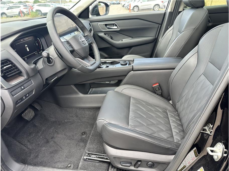 2025 Nissan Rogue Platinum Sport Utility 4D
