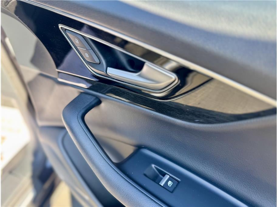 2019 Audi Q7 55 TFSI SE Premium Plus Sport Utility 4D