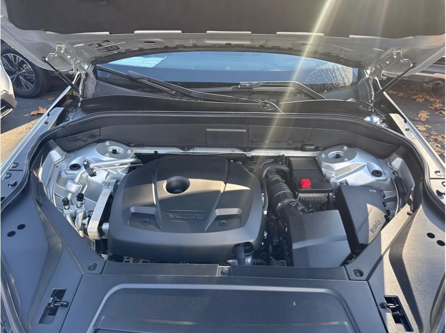 2018 Volvo XC90 T6 Momentum Sport Utility 4D