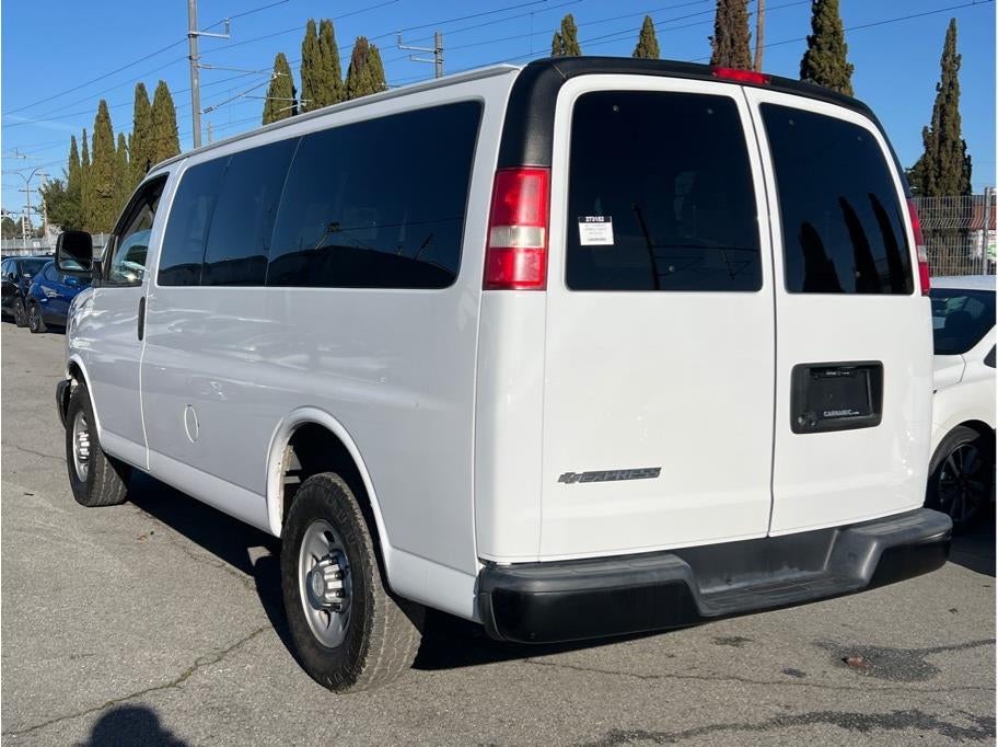 2017 Chevrolet Express 2500 Passenger LS Van 3D