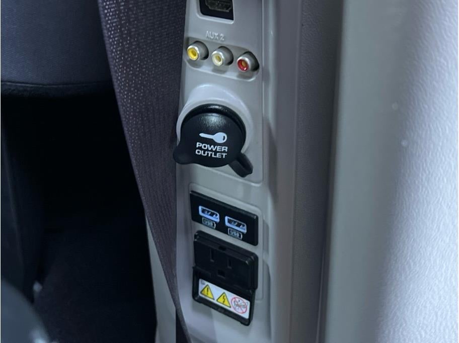 2017 Dodge Grand Caravan Passenger SE Minivan 4D