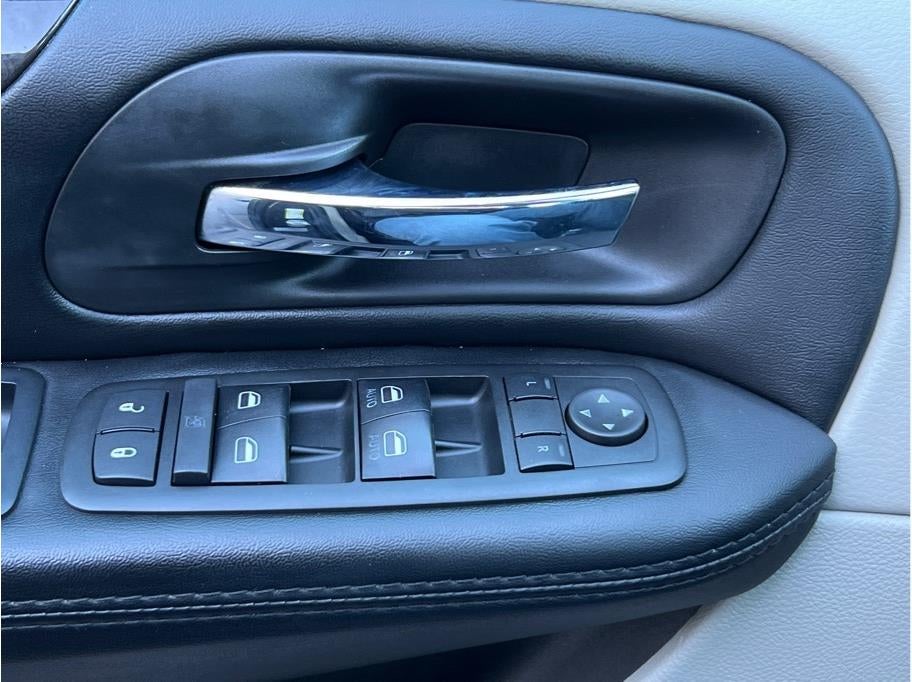 2017 Dodge Grand Caravan Passenger SE Minivan 4D