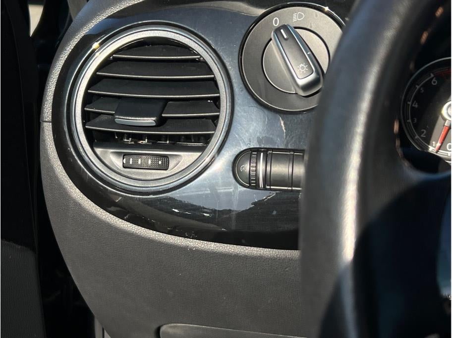 2017 Volkswagen Beetle 1.8T Classic Hatchback 2D