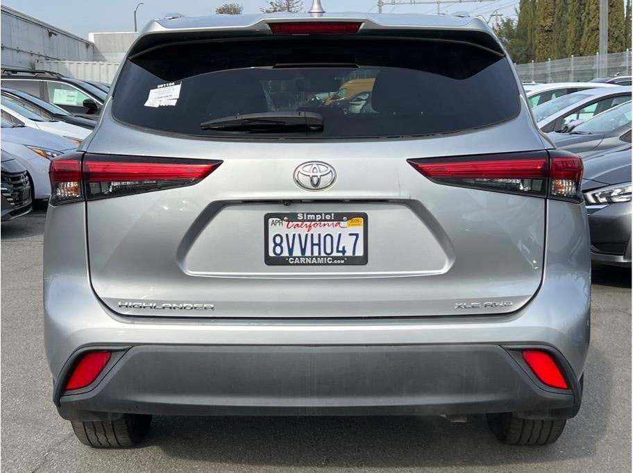 2021 Toyota Highlander XLE Sport Utility 4D