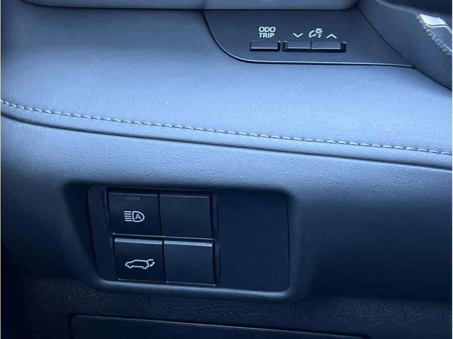 2021 Toyota Highlander XLE Sport Utility 4D