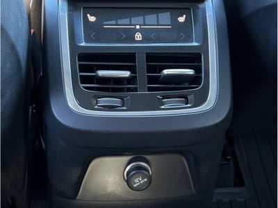 2019 Volvo XC90 T8 Momentum Sport Utility 4D