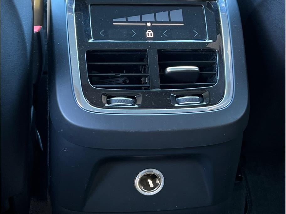 2018 Volvo XC90 T8 Inscription Sport Utility 4D