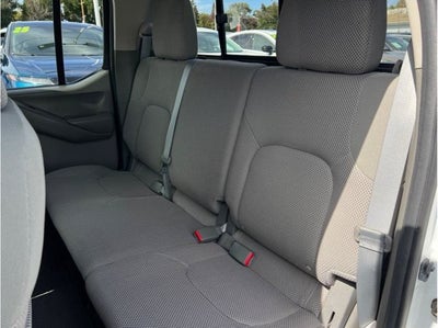2016 Nissan Frontier Crew Cab SV Pickup 4D 6 ft