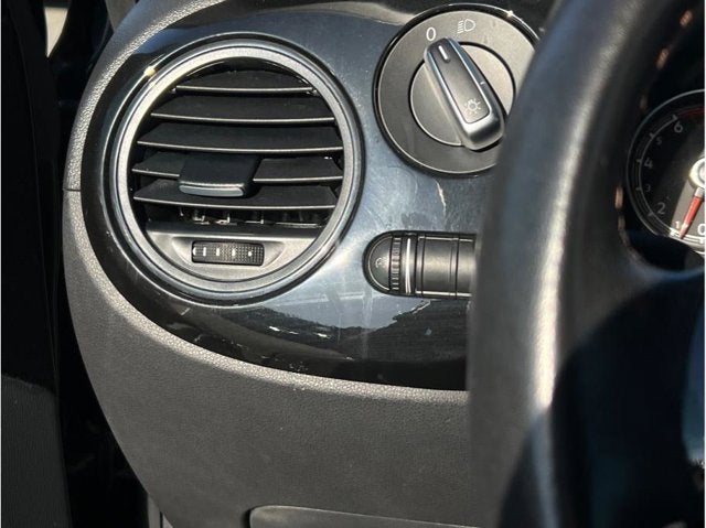 2017 Volkswagen Beetle 1.8T Classic Hatchback 2D