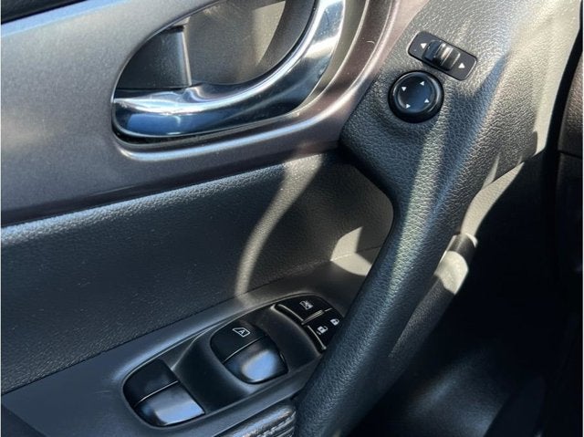 2016 Nissan Rogue SV Sport Utility 4D