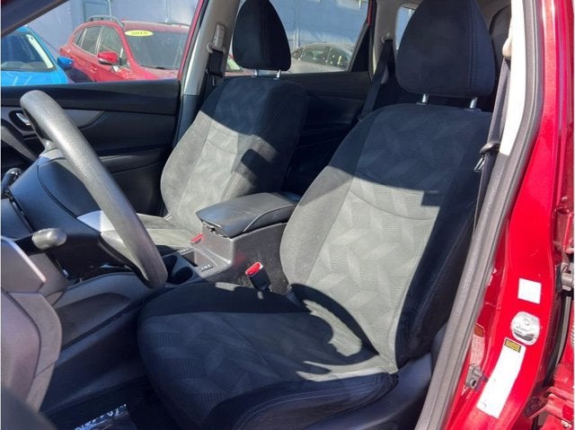 2016 Nissan Rogue SV Sport Utility 4D