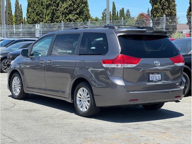 2014 Toyota Sienna XLE Minivan 4D