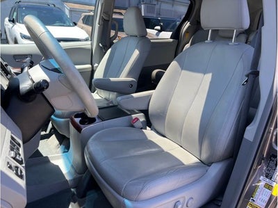 2014 Toyota Sienna XLE Minivan 4D